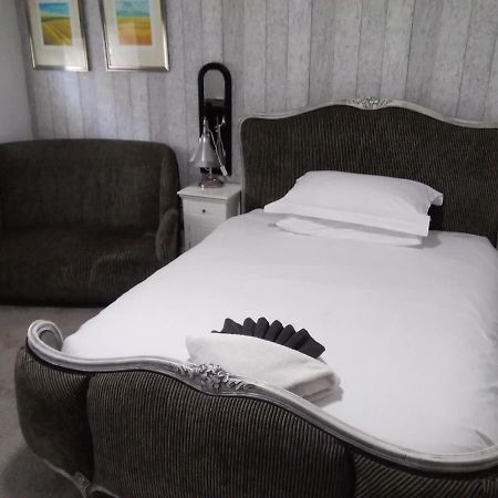 Holly Tree B&B Бромярд Екстериор снимка